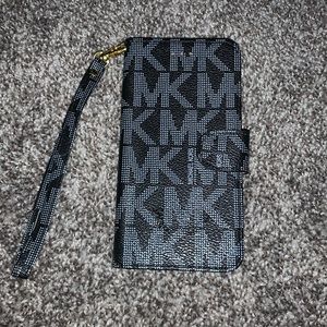 Michael Kors Accessories - Michael Kors iPhone case. Fits 7/8+ NWOT Michael Kors Accessories - Michael Kors iPhone case. Fits 7/8+ NWOT